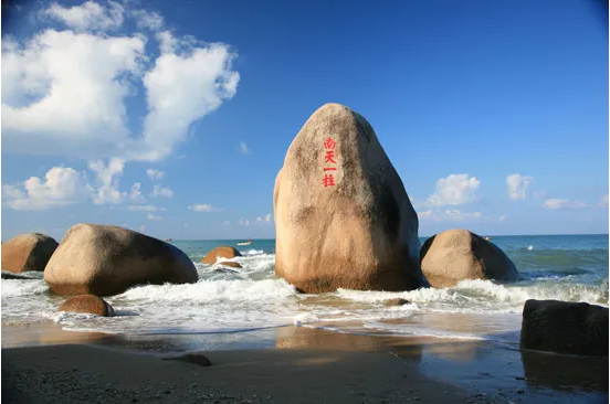化身蓝海卫士，守护三亚海滨丨zoty中欧体育官方网站环境首个“海域保洁”项目正式签约进场